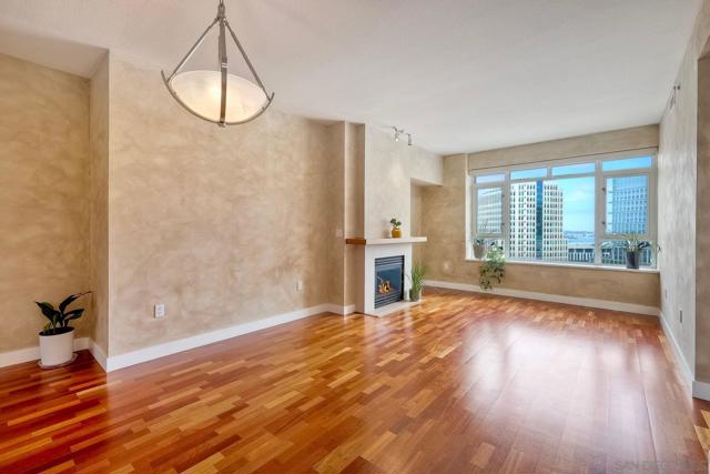700 W Harbor Dr, San Diego CA: https://media.crmls.org/mediaz/e346b3d2-684f-4a50-bb0d-bdf1fe363c98.jpg