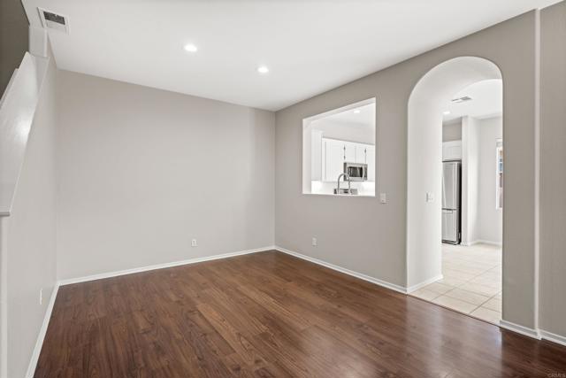 Detail Gallery Image 8 of 39 For 638 Sumner Way #2,  Oceanside,  CA 92058 - 4 Beds | 2/1 Baths