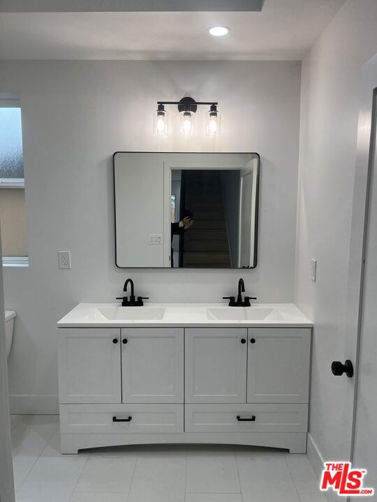 212 E 29th Street, Los Angeles CA: https://media.crmls.org/mediaz/e347714d-939c-45cc-a7db-8e08aebb08fe.jpg