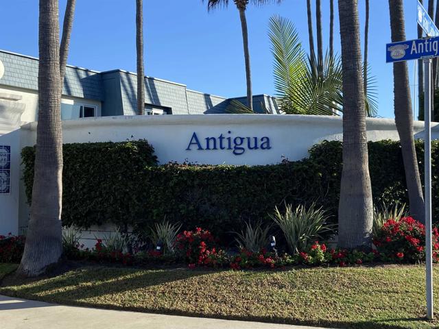 4 Antigua Ct, Coronado CA: https://media.crmls.org/mediaz/e3477803-097e-4276-8a71-471adb74880c.jpg