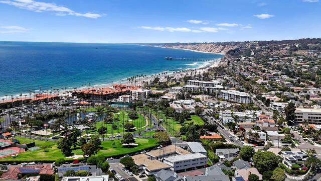 8121 Camino Del Sol, La Jolla CA: https://media.crmls.org/mediaz/e347a9b8-3c64-4007-958e-ee7ebfd0bdcf.jpg