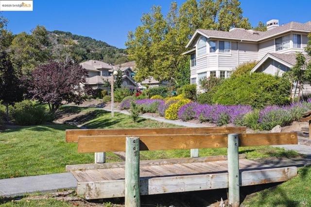 61 Bridle Path Ln, Novato CA: https://media.crmls.org/mediaz/e34801d9-7298-4b58-b361-093f191c8778.jpg