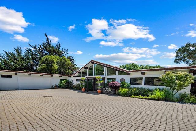 228 Vista Verde, Carmel Valley CA: https://media.crmls.org/mediaz/e34812ce-12a0-4960-8e48-9704bcf9aee1.jpg