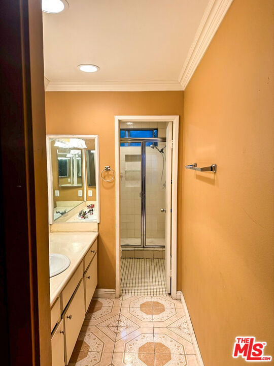 15050 Victory Boulevard, 103 photo 7