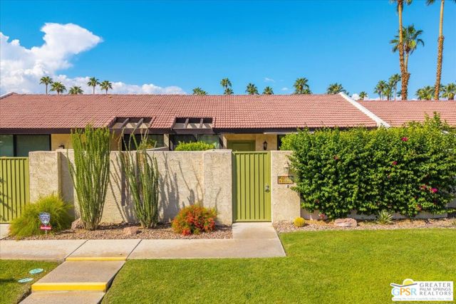 1254 E Andreas Road, Palm Springs CA: https://media.crmls.org/mediaz/e348ef21-ca2e-4739-9e7d-dbee73a89808.jpg