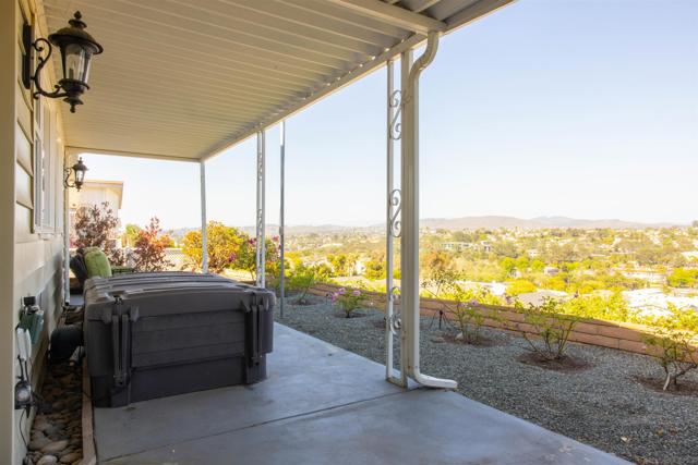 444 N El Camino Real, Encinitas CA: https://media.crmls.org/mediaz/e3499a28-afd3-48e7-86d7-9ebdbacd0e7b.jpg