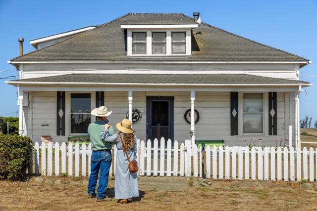 14550 Valley Ford Estero, Valley Ford CA: https://media.crmls.org/mediaz/e3499cc5-7d95-4272-89c5-5df9fd76eb10.jpg