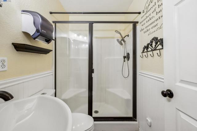 1005 Wood Thrush Ln, Tracy CA: https://media.crmls.org/mediaz/e349f240-57f6-4447-9b56-83db42c5d105.jpg