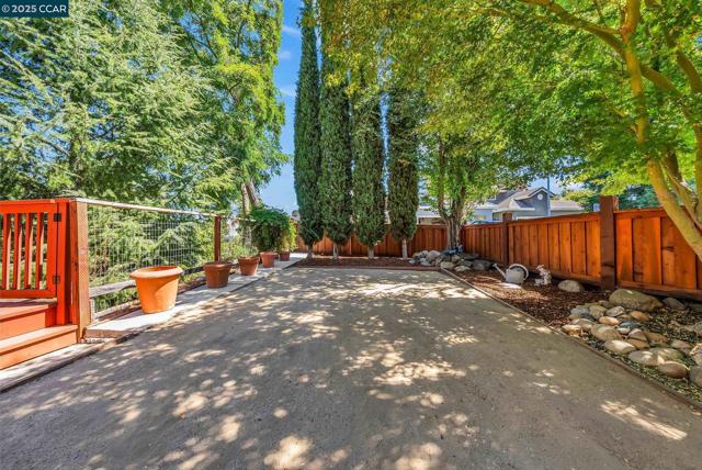 1618 Brush Creek Place, Danville CA: https://media.crmls.org/mediaz/e34aaf6f-1beb-4120-80c0-6b59eeec5915.jpg