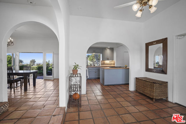 6855 Dume Drive, Malibu CA: https://media.crmls.org/mediaz/e34ac04d-0477-412f-808e-a11c1fe30a7b.jpg