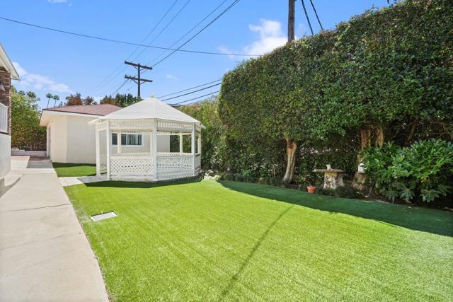 108 W Kenneth Road, Glendale CA: https://media.crmls.org/mediaz/e34b9d73-8f3d-40f0-9579-25d53c495e18.jpg