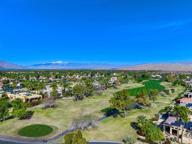 1 Birkdale Circle, Rancho Mirage CA: https://media.crmls.org/mediaz/e34ba08c-cdff-4d26-a442-496930c8cb36.jpg
