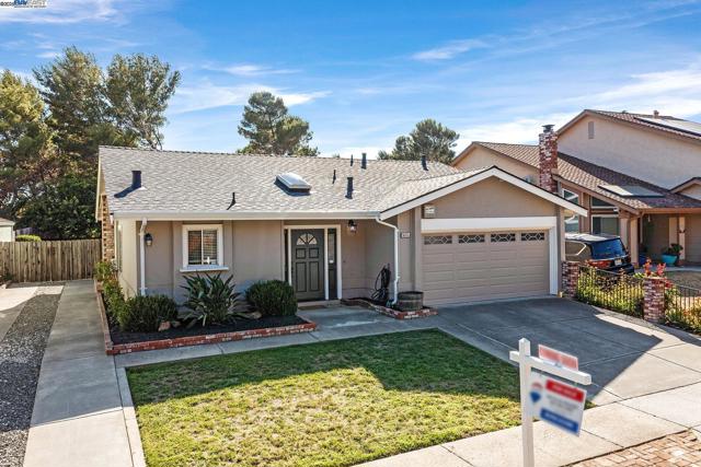 36055 Easterday Way, Fremont CA: https://media.crmls.org/mediaz/e34c2471-b876-4584-8cbf-1b6d6c81e549.jpg