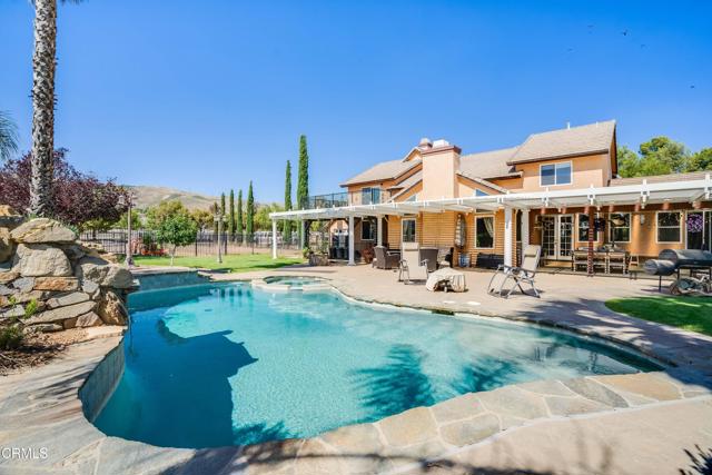35135 Caprock Road, Santa Clarita CA: https://media.crmls.org/mediaz/e34cc477-0660-43d4-8c04-ccf0727d5117.jpg