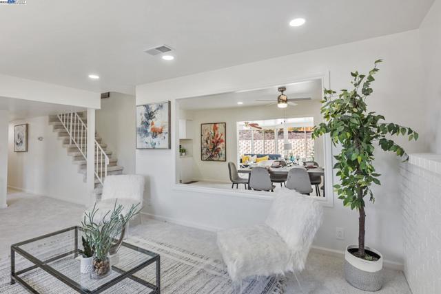 216 Appian Way, Union City CA: https://media.crmls.org/mediaz/e34cdd92-4438-4934-9b23-dedbf6291ace.jpg