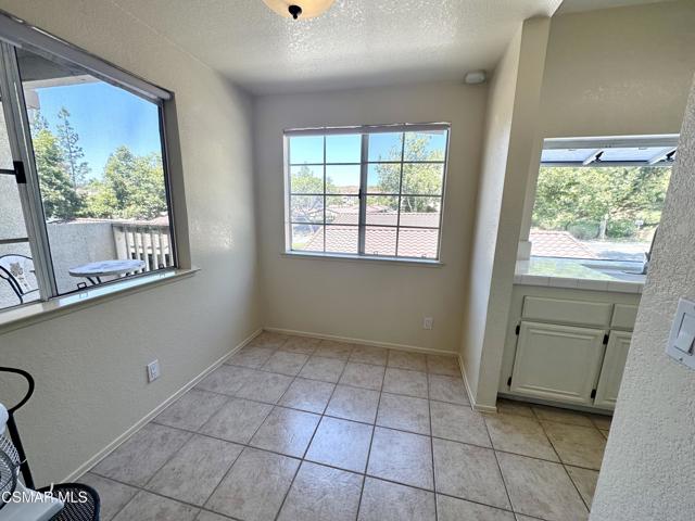 672 Indian Oak Lane, Oak Park CA: https://media.crmls.org/mediaz/e34e903f-b995-4958-b486-d89dc212160c.jpg