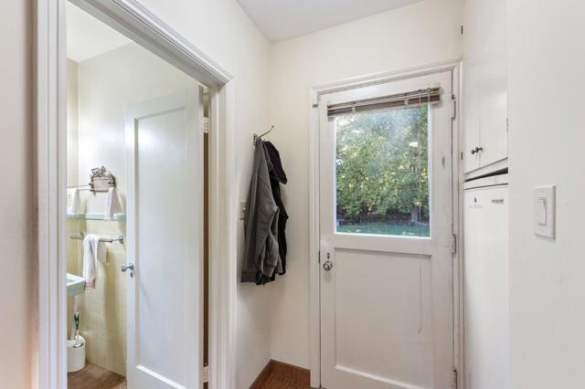 2155 Geri Lane, Hillsborough CA: https://media.crmls.org/mediaz/e34f2be3-5154-409d-b72c-e896450ab3db.jpg
