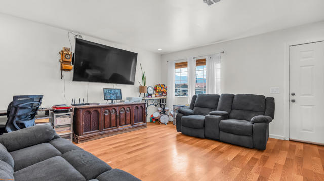 13576 La Mesa Drive, Desert Hot Springs CA: https://media.crmls.org/mediaz/e34f4148-cf64-4987-8104-e05392499d63.jpg