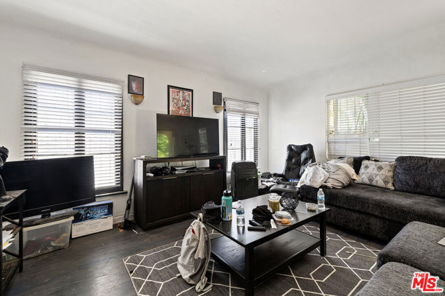 700 N Dillon Street, Los Angeles CA: https://media.crmls.org/mediaz/e34f804f-dd46-40d5-8ea9-204334f0f48b.jpg