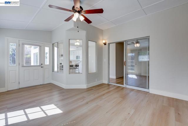 8524 Oak Harbour Ct, Fair Oaks CA: https://media.crmls.org/mediaz/e34f99c7-1b54-43f7-b75f-437f9976dcf7.jpg