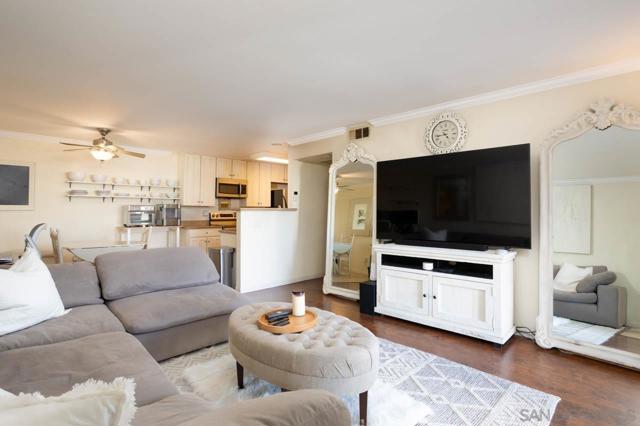 180 Chambers St, El Cajon CA: https://media.crmls.org/mediaz/e34faa1d-95d1-4403-861b-a1dede8136aa.jpg