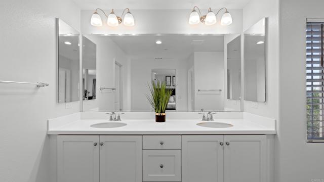 262 Camellia Way, Vista CA: https://media.crmls.org/mediaz/e34fef8f-d378-457d-a2a7-801c7c1865f8.jpg