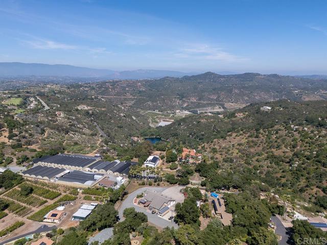 10166 Rancho Roble Rd., Escondido CA: https://media.crmls.org/mediaz/e3502cf4-b797-41bb-a5f6-4bf81788c6d7.jpg