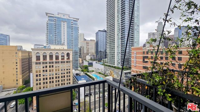 849 S Broadway, Los Angeles CA: https://media.crmls.org/mediaz/e350403b-93ec-435d-8547-2abc260fe46d.jpg