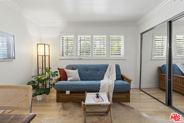 4701 Dunman Avenue, Woodland Hills CA: https://media.crmls.org/mediaz/e3507368-1d56-4658-9509-458b3eccffca.jpg