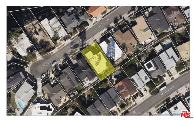 18440 Clifftop Way, Malibu CA: https://media.crmls.org/mediaz/e350fa1c-5487-44d4-b1a3-3787d6aaf445.jpg