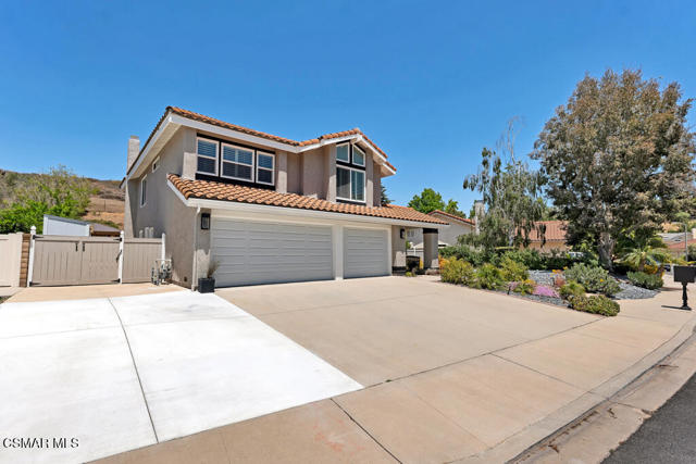 751 Lynnmere Drive, Thousand Oaks CA: https://media.crmls.org/mediaz/e3517e43-a386-4057-8c22-8ac3aca8502f.jpg