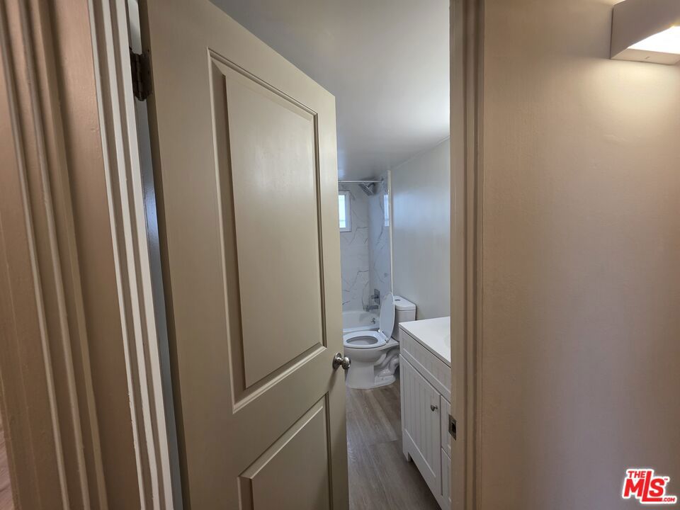 https://media.crmls.org/mediaz/e35181a0-e493-4993-b85d-0e29c9df5065.jpg?preset=X-Large