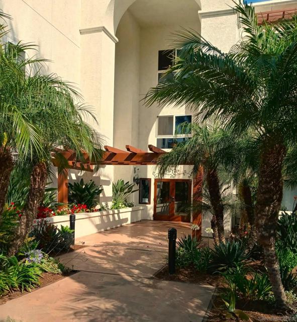 2003 Costa Del Mar Rd, Carlsbad CA: https://media.crmls.org/mediaz/e3518c1c-0244-4bf9-8816-53dc0d73e68c.jpg