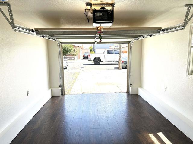 1933 103rd. Ave., Oakland CA: https://media.crmls.org/mediaz/e3518f8f-5ae1-44a9-8efc-499d0aa5d83b.jpg