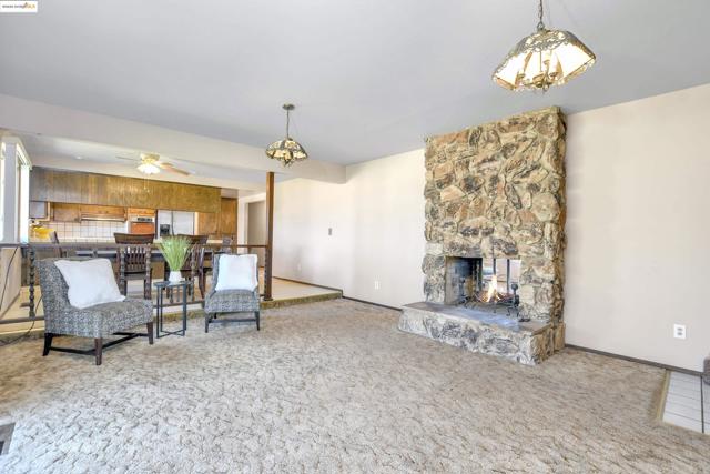 918 Carpenter Rd, Oakley CA: https://media.crmls.org/mediaz/e351e07a-ef10-46ba-b6e5-859bae5aa247.jpg