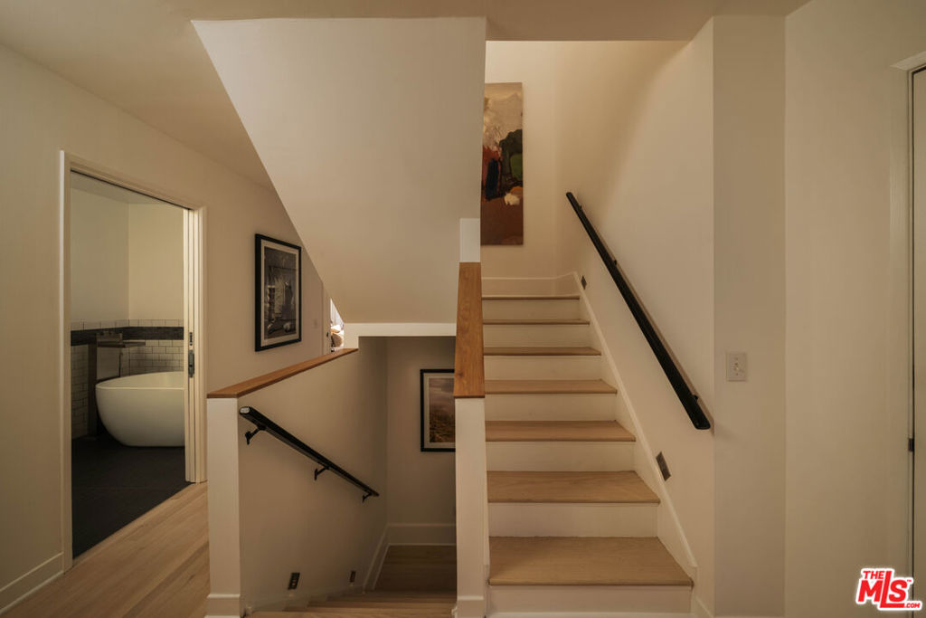 2027 Oakwood Ave, Venice, CA 90291, photo 13