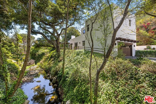 1435 Sycamore Canyon Road, Santa Barbara CA: https://media.crmls.org/mediaz/e3521f47-25ea-4f5f-93a0-eaef9bb5774c.jpg