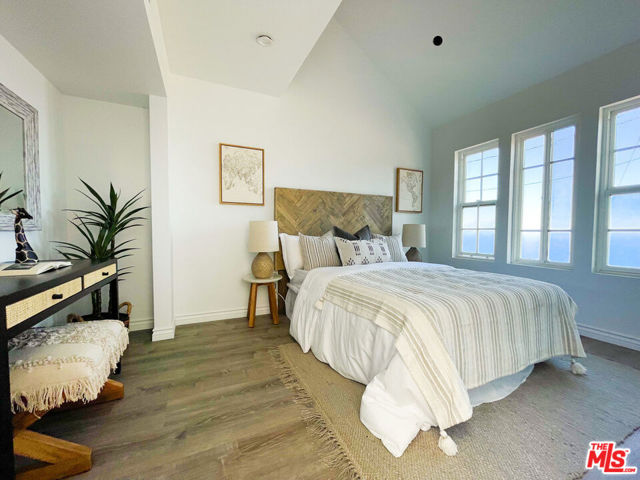 26343 Lockwood Road, Malibu CA: https://media.crmls.org/mediaz/e35256b9-cd54-4229-9e7f-558a32411dd0.jpg