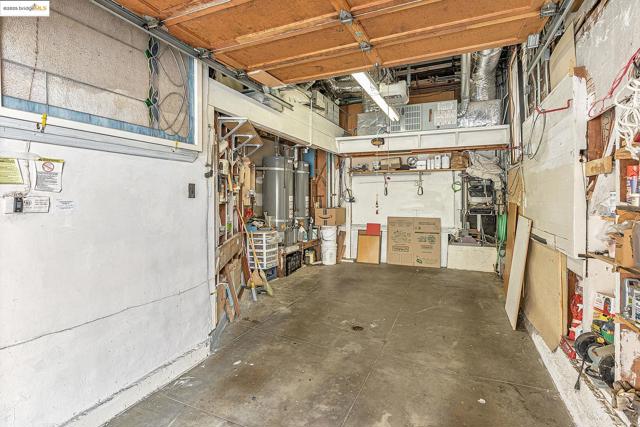 2033 Clement St, San Francisco CA: https://media.crmls.org/mediaz/e35268cc-670e-4ba9-995e-a511491a9fa5.jpg