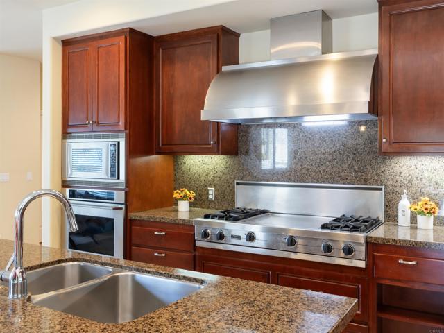 2535 San Clemente Avenue, Vista CA: https://media.crmls.org/mediaz/e352ef9d-6f32-4aaa-abd8-6f279f70982e.jpg