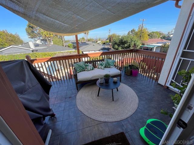 1918 Carmelina Dr, San Diego CA: https://media.crmls.org/mediaz/e353524f-f417-4ff5-bf3e-60eb7957da33.jpg