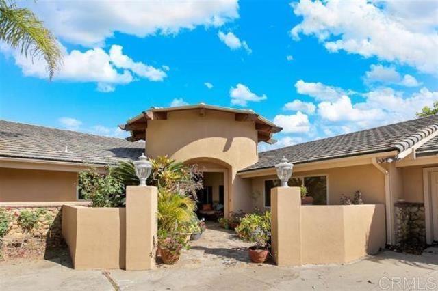 2081 Elevado Road, Vista CA: https://media.crmls.org/mediaz/e3538954-65cf-41b5-8f8c-f470978c5bb0.jpg