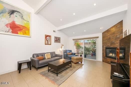 476 Harbor Lights Lane, Port Hueneme CA: https://media.crmls.org/mediaz/e3538d30-c082-469d-ae4c-4e30e88262b1.jpg