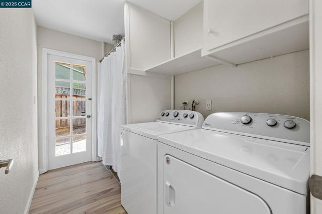 9 Glen Dr, Fairfax CA: https://media.crmls.org/mediaz/e353aea1-ad93-42d9-a763-98c4150c95a3.jpg