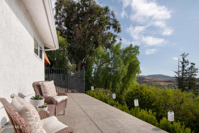 28329 Foothill Drive, Agoura Hills CA: https://media.crmls.org/mediaz/e353c078-c6b2-400f-a3a1-cac88f37a460.jpg