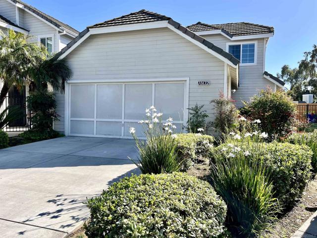 10632 Rancho Carmel Dr, San Diego CA: https://media.crmls.org/mediaz/e354029e-b307-4620-8a5e-90081b1bec23.jpg