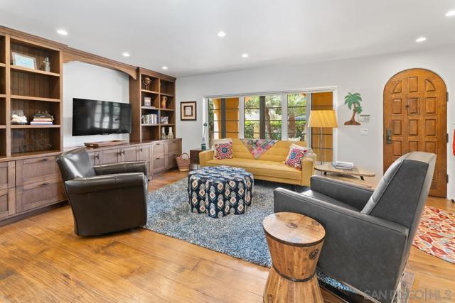 7344 Olivetas Ave, La Jolla CA: https://media.crmls.org/mediaz/e35429db-cea6-4a2f-932d-79bba43a9a16.jpg