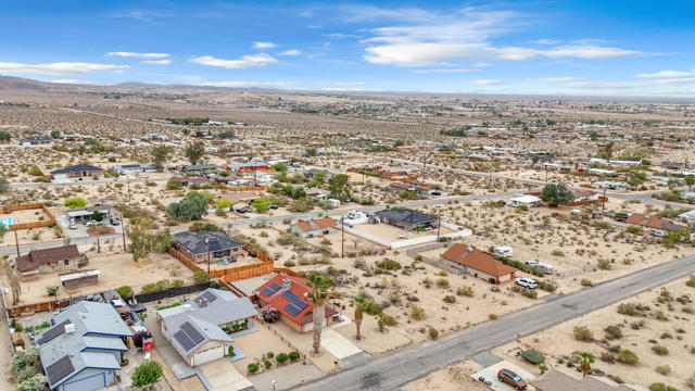7412 Maude Adams Avenue, 29 Palms CA: https://media.crmls.org/mediaz/e3543a81-83ee-4533-b8c6-9c8b6b6609b4.jpg