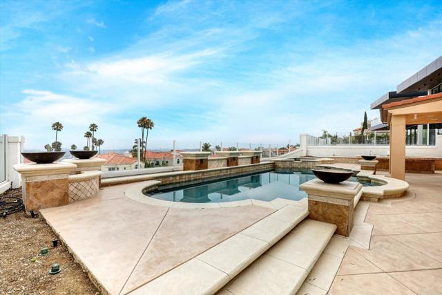 36 Coronado Pointe, Laguna Niguel CA: https://media.crmls.org/mediaz/e35448f4-856d-4747-83de-9479e92cc274.jpg