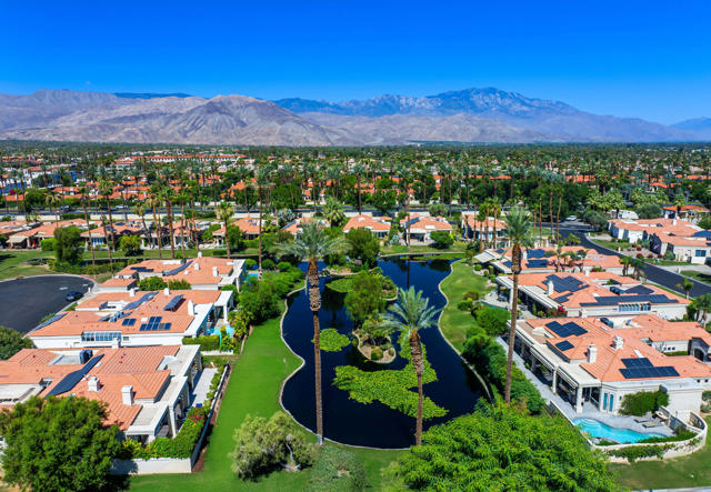 75070 Muirfield Court, Indian Wells CA: https://media.crmls.org/mediaz/e354818f-ca05-41c5-a2a4-225586ff709f.jpg